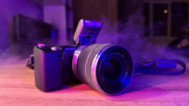 Sony NEX-5 с объективом, вспышкой, кабелем передачи данных и зарядкой. Покупали для поездок, но в ит — Тбилиси — 150 ₾