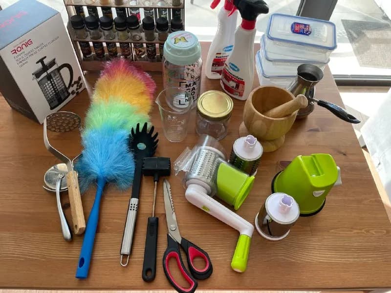 1. Банка с золотой крышкой 5 лари — Тбилиси — 5 ₾