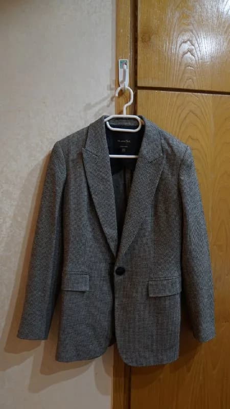 massimo dutti, хлопок 50%, шерсть/акрил 25%, с подкладкой. Размер — EUR 38/USA 6/MEX 28, надевался н — Тбилиси — 120 ₾