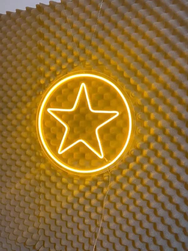 LED звезда. Акустический поролон отдам в подарок. Вместе получается классный фон для записи видео ро — Тбилиси — 30 ₾