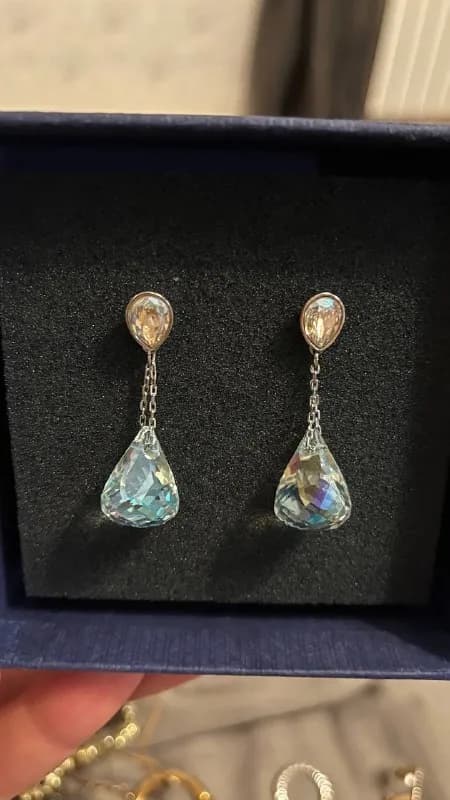Swarovski в идеальном состоянии, выходили в совокупности раз 10, идеальный блеск, подходят ко всему — Тбилиси — 100 ₾