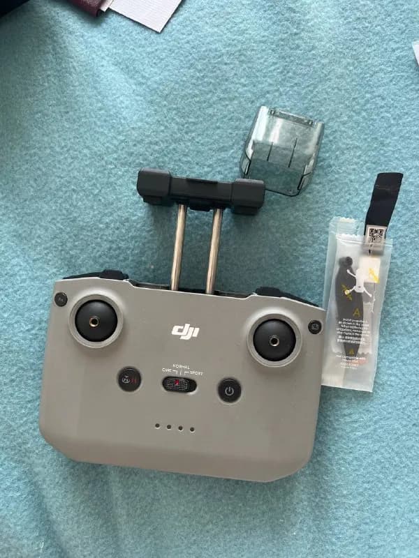 dji mini 2, 3 лопасти и крышка на камеру дрона, все рабочее, сам Дрон остался на скале у обезьян — Тбилиси — 200 ₾