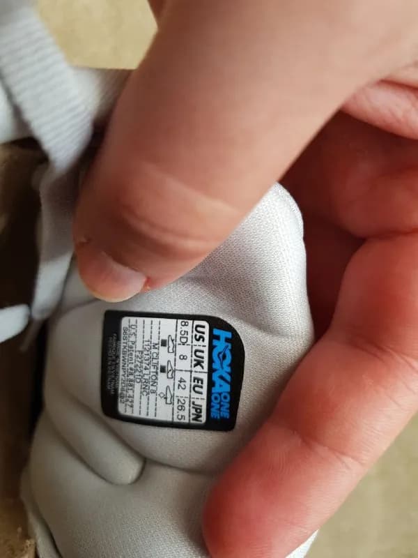Hoka Clifton 8. Новые, не ношеные ни разу. без коробки к сожалению. 42й размер. Идеально подход — Тбилиси — 150 ₾