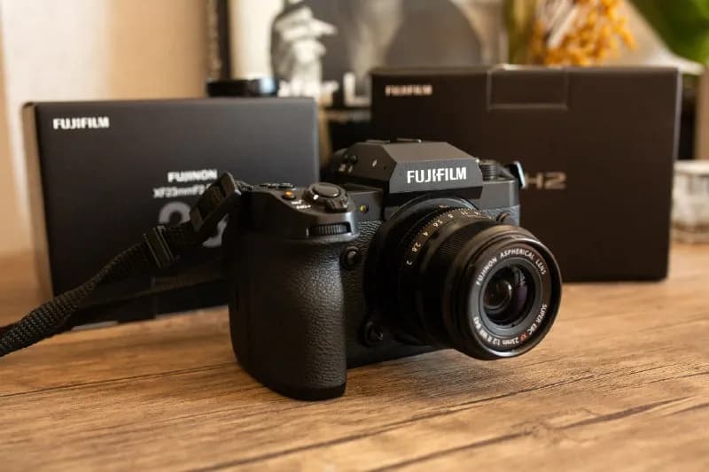 Fujifilm X-H2 с объективом Fujinon 23 мм f/2 — отличное состояние — Тбилиси — 2 300 $