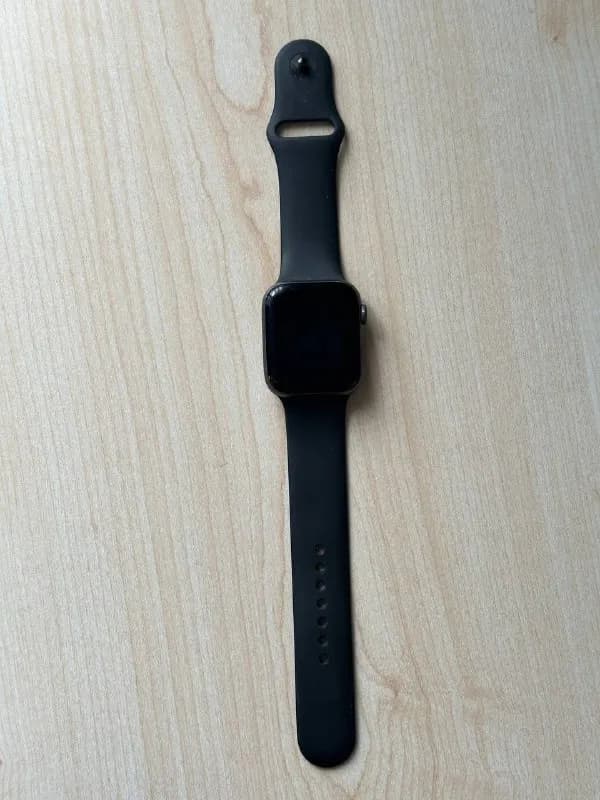 Apple Watch Series 4 — Тбилиси — 250 ₾