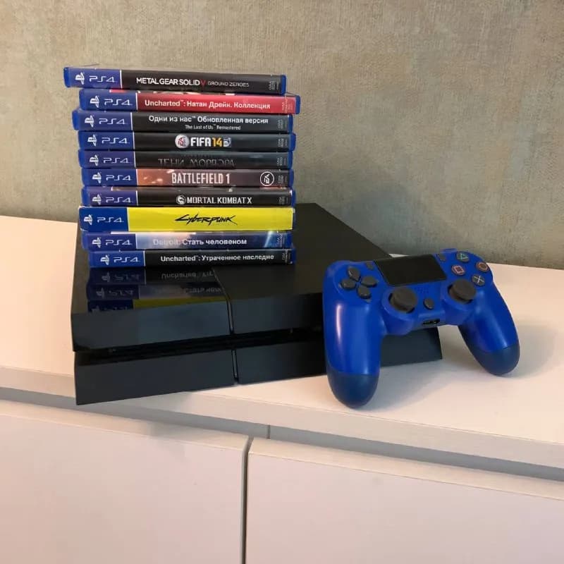 Sony PlayStation 4, 500GB, в отличном состоянии. В комплекте — 10 дисков с играми и один контроллер. — Тбилиси — 500 ₾