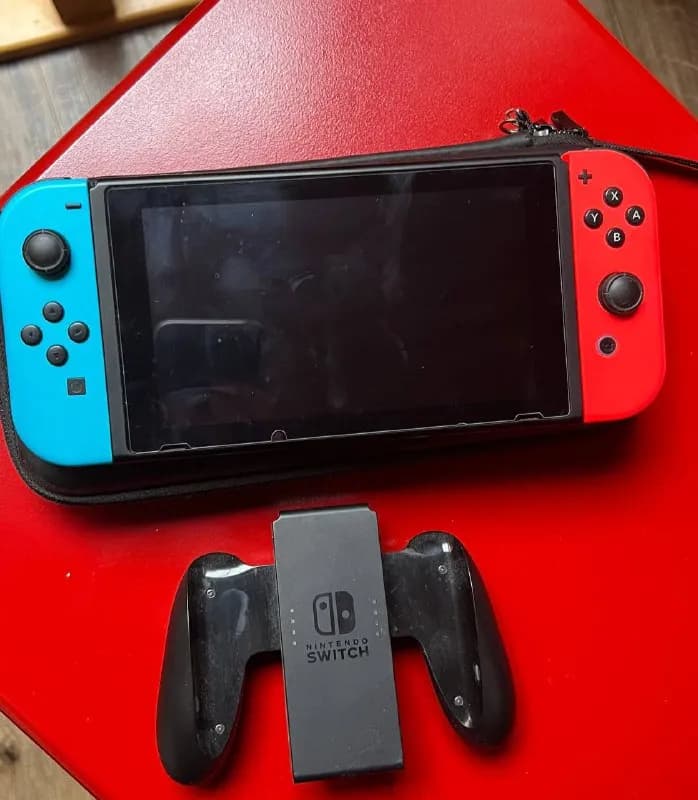 Nintendo Switch 2019 с защитным стеклом — Тбилиси — 650 ₾