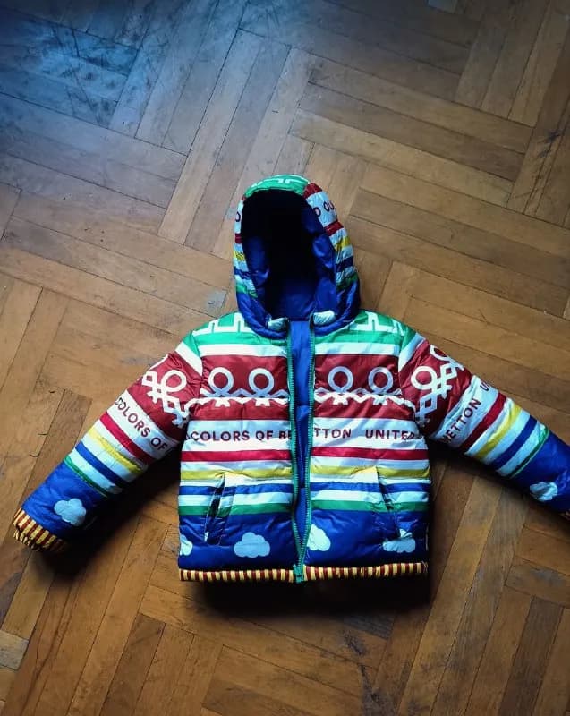 1. Детская двухсторонняя куртка (на рост 120 см) United Colors of Benetton оригінал, в отличном состо — Тбилиси — 100 ₾