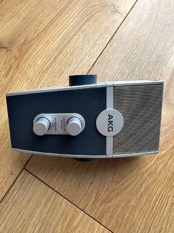 AKG совместимый с любимы устройствами, вход USB-C, звук чистый, сам микрофон по факту новый. — Тбилиси — 100 ₾