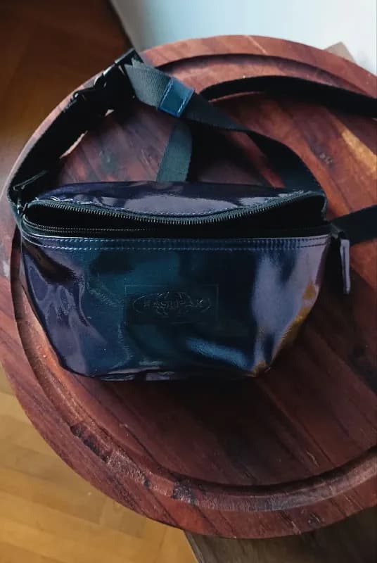 Eastpak, перламутрово-фиолетовая, в хорошем состоянии — Тбилиси — 30 ₾