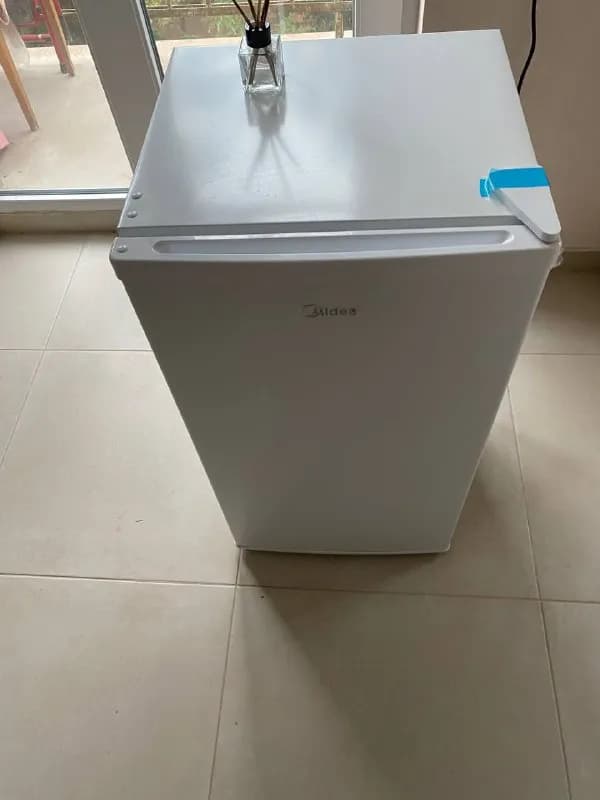 midea (440*430*850) в новом состоянии. Покупался три месяца назад. Продаю в связи с переездом в друг — Тбилиси — 300 ₾