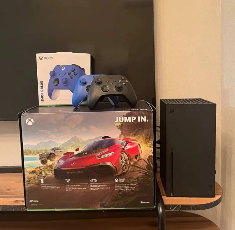1. Xbox series X — 1200 лари (синий контроллер отдельно) — Тбилиси — 1200 ₾