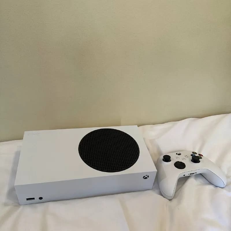 1.Xbox series S (состояние новой) 650 лари — Тбилиси — 650 ₾