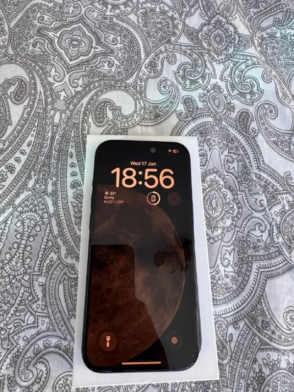 iPhone 15 и MacBook Pro 14 — Батуми — 1 500 ₾