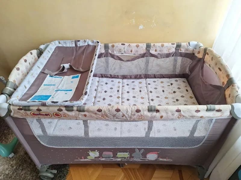 1. Кровать манеж с пеленальным столиком. В максимальной комплектации, слаживается компактно в чехол. — Батуми — 140 ₾