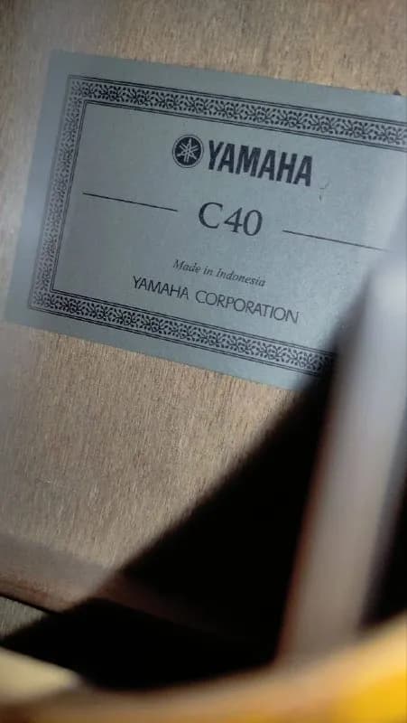 Yamaha C40 с новыми струнами за 250 лари. В комплекте каподастр, медиаторы, чехол. Пользовались мало — Тбилиси — 250 ₾