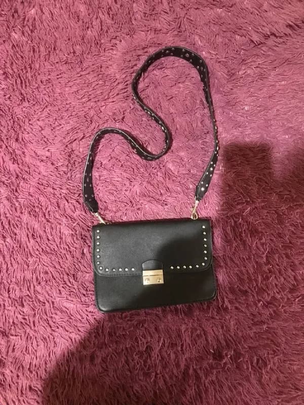 1. Сумка stradivarius -30 лари — Тбилиси — 30 ₾