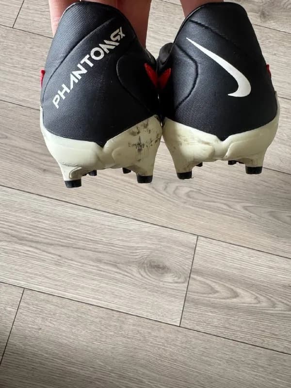 Nike phantom gx red academy оригинальные размер 41-й, цена: 40 лари, торг — Батуми — 40 ₾
