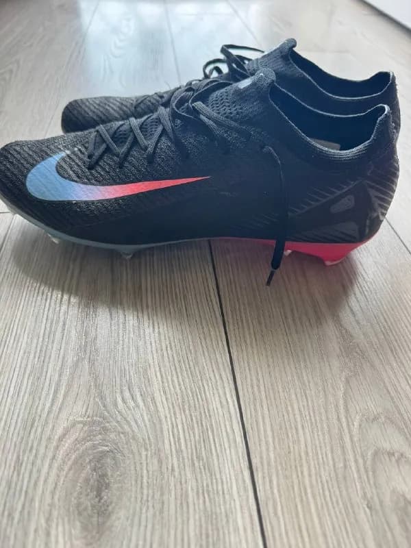 Nike Mercurial black, размер 45-й, цена: 60 лари, в очень хорошем состоянии.торг — Батуми — 60 ₾