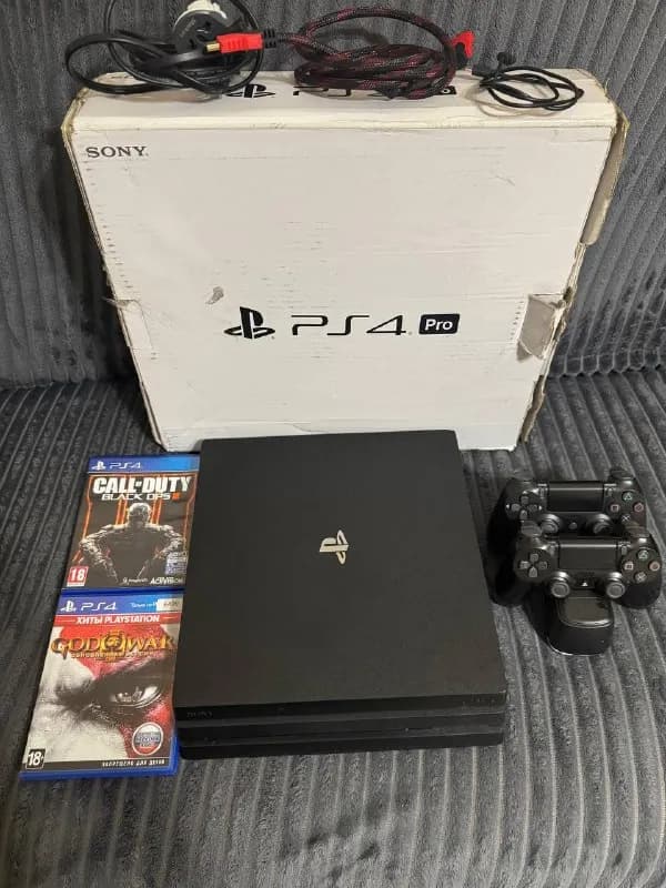 PlayStation 4 Pro в идеальном состоянии, безупречные контроллеры. Продается коробка, кабели, 2 диска — Тбилиси — 600 ₾