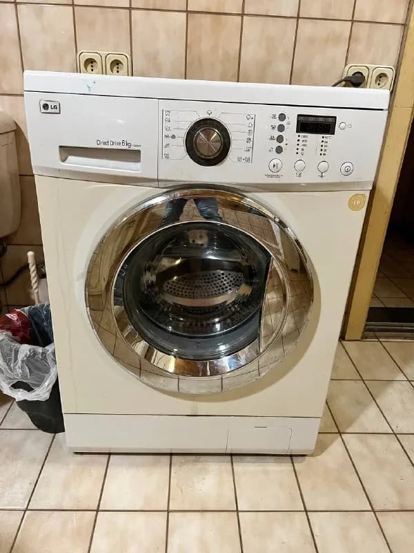 LG. Мотор Direct Drive (без ремня). Загрузка 6 кг. Цена 350 лари — Тбилиси — 350 ₾