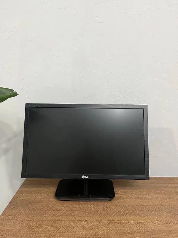 Full HD LED монитор LG Flatron e2381 (23») — Тбилиси — 150 ₾