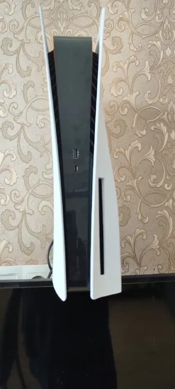 PlayStation 5 disc. В комплекте один геймпад диск с рагнареком и ведьмак 3. Также оставляю свой акка — Тбилиси — 1 300 ₾