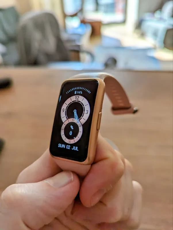 Huawei band 6. Состояние хорошее, оригинальный кабель зарядки имеется. — Тбилиси — 80 ₾