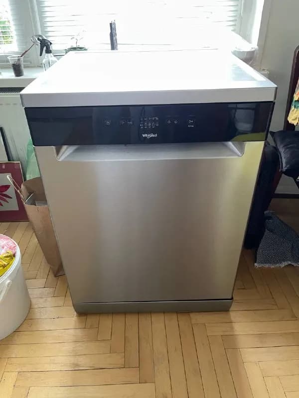 Whirlpool. Покупали в прошлом ноябре в Alta, не знаю на гарантии или уже нет. Состояние очень хорош — Тбилиси — 700 ₾