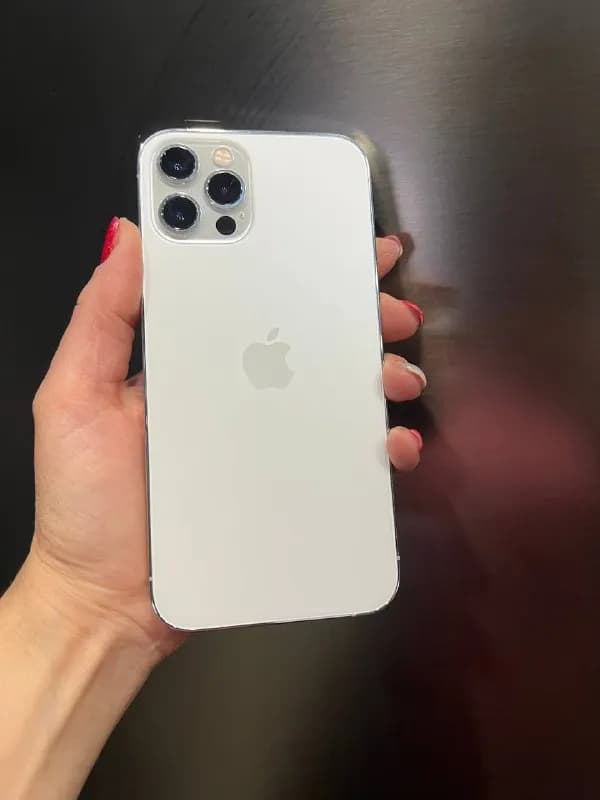iPhone 12 pro, 128 gb. С коробкой, в идеальном состоянии и никогда не был в ремонте.Цена 1550 лар — Тбилиси — 1550 ₾