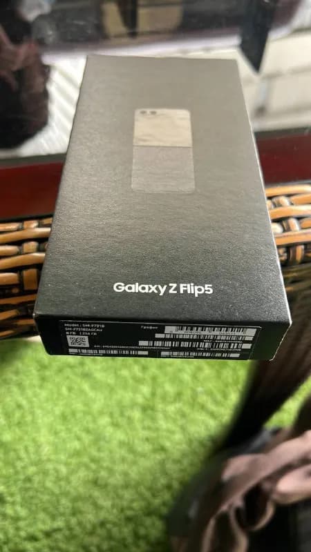 1. Samsung Flip 5 8/256 — 2200 — Тбилиси