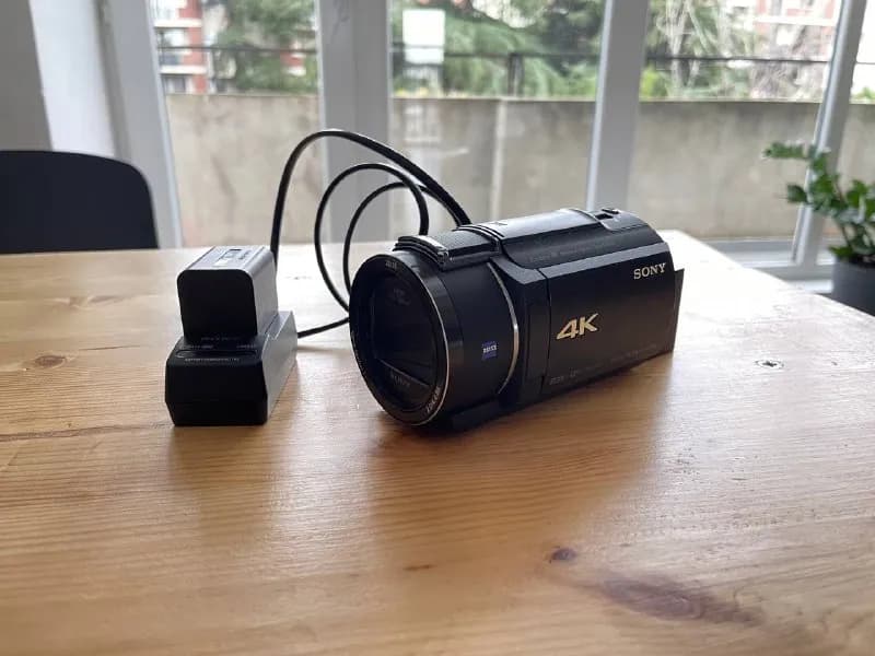 4к, идеальная стабилизация, крутой зум. sony fdr-ax43 к вашим услугам. В комплекте 2 аккумулятора, з — Тбилиси — 500 $