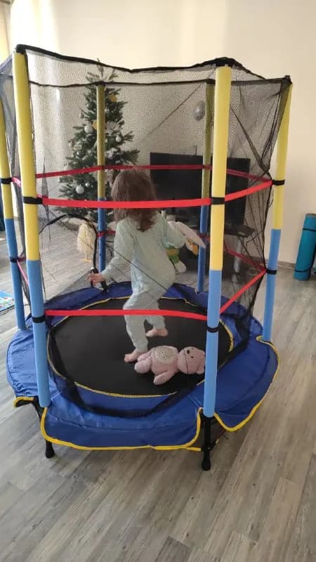 180 см, пользовались 1 новый год. Продаю со всем, что на ней: декоративные цветы 6 шт., 2 гирлянды н — Тбилиси — 200 ₾