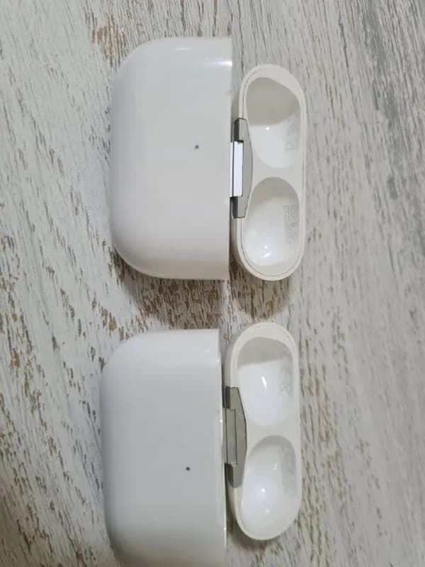 2 оригинальных кейса от apple airpods pro gen 1, в хорошем состоянии — Тбилиси — 40 ₾