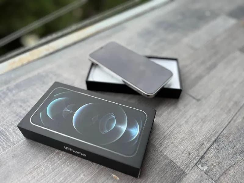 iPhone 12 pro 128gb белый. Состояние почти идеальное. Полностю в рабочем состоянии, всё родное, не в — Тбилиси — 1 550 ₾