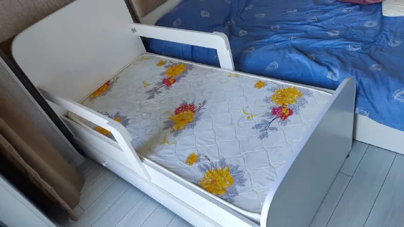 1. Кровать детская с выдвижным ящиком и матрасом, размер матраса: 160×80 см — $100 / 280ლ — Тбилиси — 100 ₾