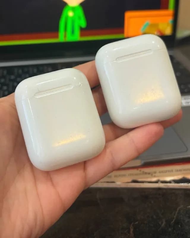 2 комплекта оригинальных AirPods 2 с кейсами Lightning. — Тбилиси — 70 ₾