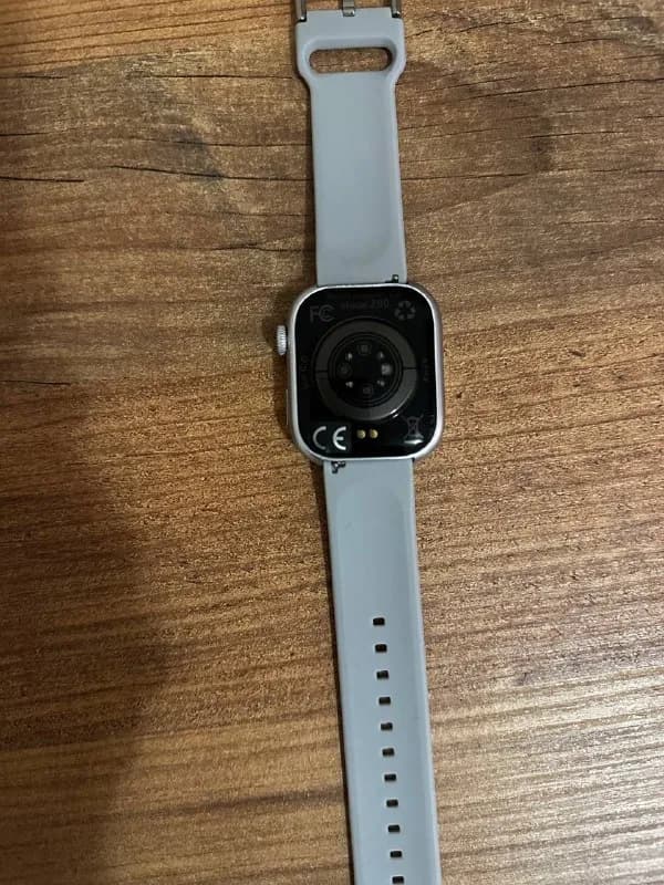 smart watch в идеальном состоянии сочный экран недавно приобретенные — Батуми — 80 ₾