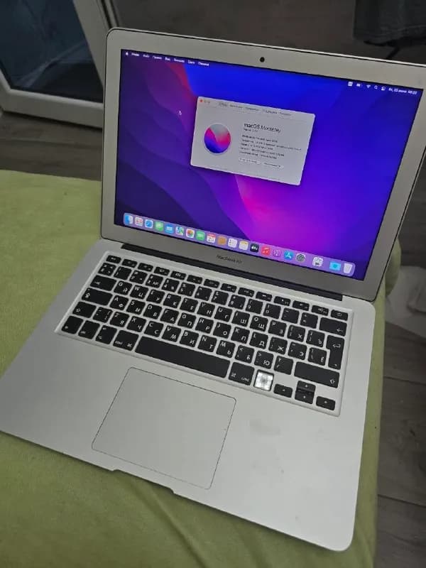 MacBook Air 13″ (Early 2015). Core i5 1.6 ГГц (2 ядра), 4 ГБ ОЗУ, SSD 124 ГБ. macOS Monterey. Аккуму — Батуми — 200 ₾