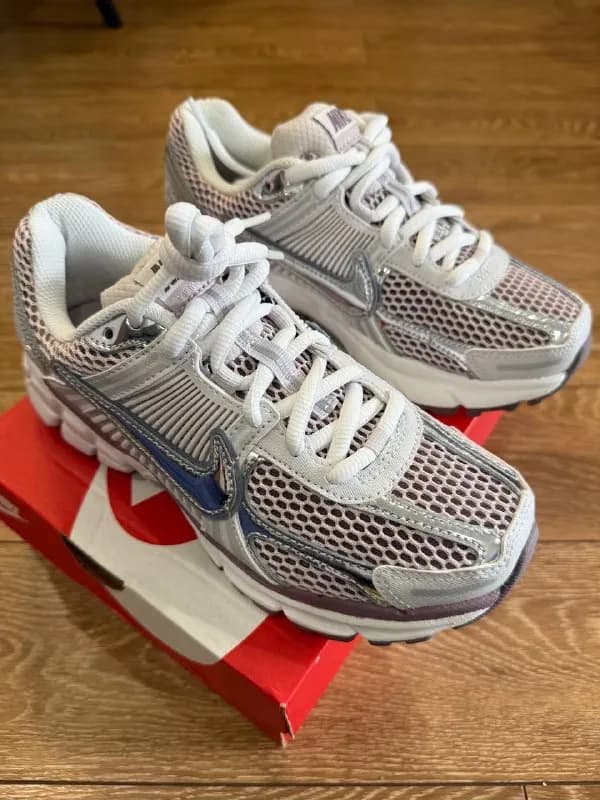Nike Zoom Vomero 5, новые. Заказаны с официального сайта, размер eur 38, на стопу 24 см, подойдет на — Батуми — 400 ₾