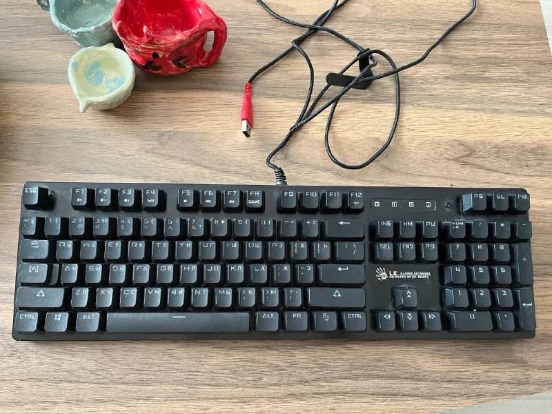 gaming keyboard bloody b820r в отличном состоянии (+ имеет потрясающую подсветку) — 130лари — Тбилиси — 130 ₾