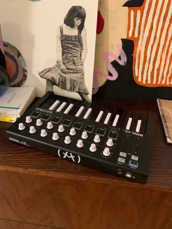 midi клавиатуру arturia mini lab mk2, использовал около недели, идеальное состояние, полный комплект — Тбилиси — 195 ₾