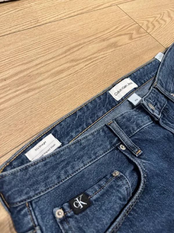 1. Calvin Klein Jeans 90s straight fit jeans in dark wash blue W34 новые — Тбилиси — 134 ₾