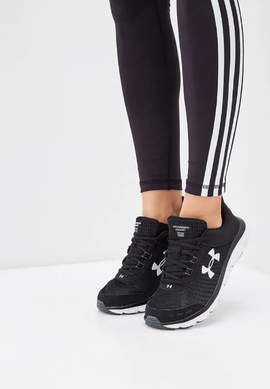 Under Armour. Размер 37, длина стопы 23,5 см. — Тбилиси — 45 ₾