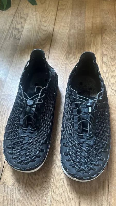 Nike ACG watercat+, размер 41-42. Мне оказались малы. Очень крутые тапки, описание можно почитать на — Тбилиси — 100 $