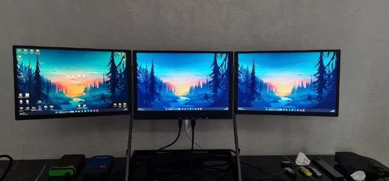 Aura Display 14 дюймов. Абсолютно новые, на сайте цена 490 $, отдам за 400$. Подробнее о модели тут: — Батуми — 490 $
