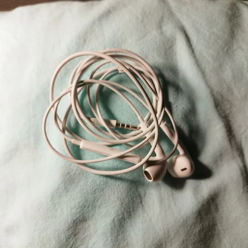 Apple Airpods, в идеальном состоянии, пользовался месяц, потом надоели — Тбилиси — 60 ₾