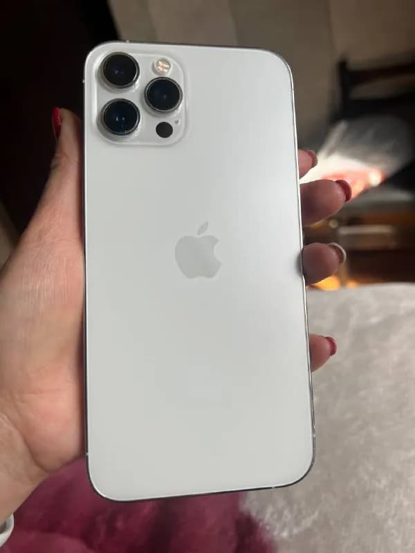 iPhone 12 pro max, 128 gb, 84% батарея. Состояние очень хорошее без сколов, никогда не ремонтировался — Тбилиси — 1650 ₾