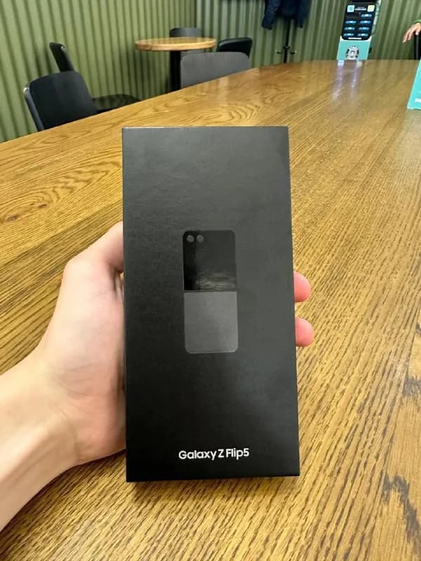 1. Samsung Galaxy Z Flip 5 8/256 — 2250 — Тбилиси
