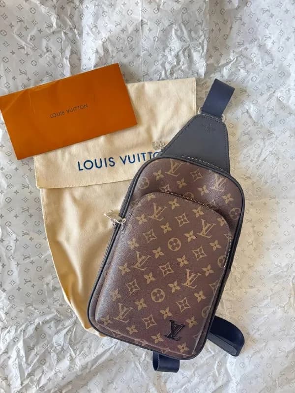 LOUIS VUITTON — абсолютно новую, ни разу не использовалась. — Тбилиси — 1 399 ₾